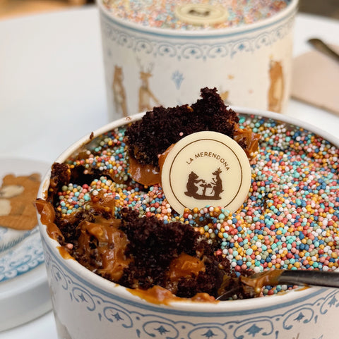 Dot Cake en Lata de Regalo Reutilizable – El Postre Viral que Cruje en Cada Bocado